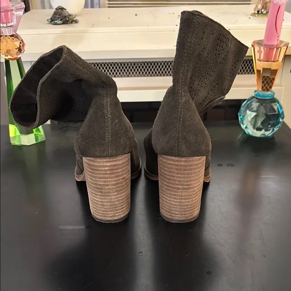 Suede Ankle Boots in olive - Picture 3 of 5